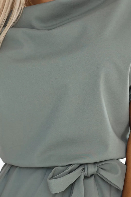 240-4 ROXI suknelė su asimetrišku sijonu ir diržu – alyvuogių spalvos