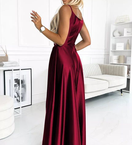 299-13 CHIARA elegantiška maksi ilgio atlasinė suknelė be petnešėlių – BORDO