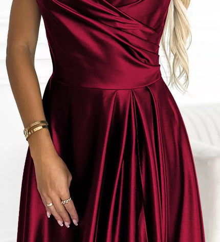 299-13 CHIARA elegantiška maksi ilgio atlasinė suknelė be petnešėlių – BORDO