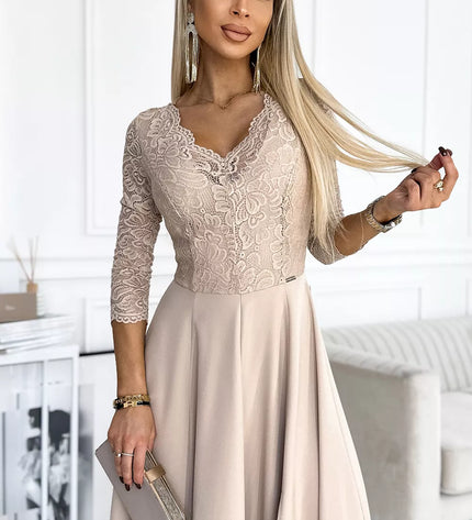 309-10 AMBER nėriniuota elegantiška ilga suknelė su iškirpte ir skeltuku ant šlaunies – SMĖLINĖ