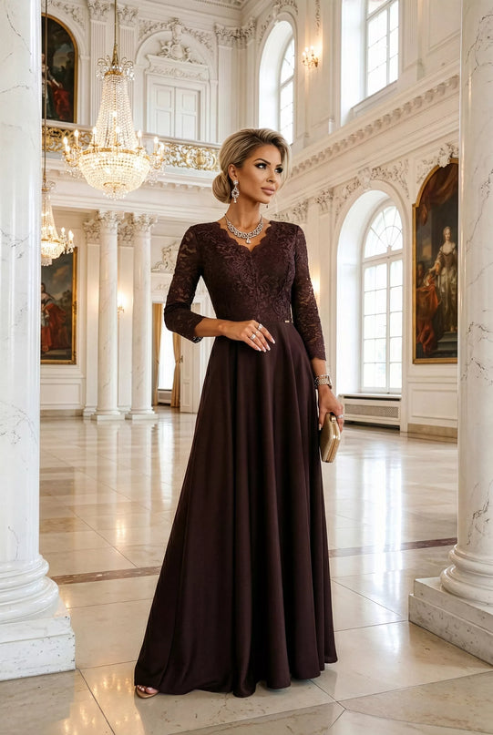 309-14 AMBER Elegantiška ilga nėriniuota suknelė su skeltuku – šokoladinė