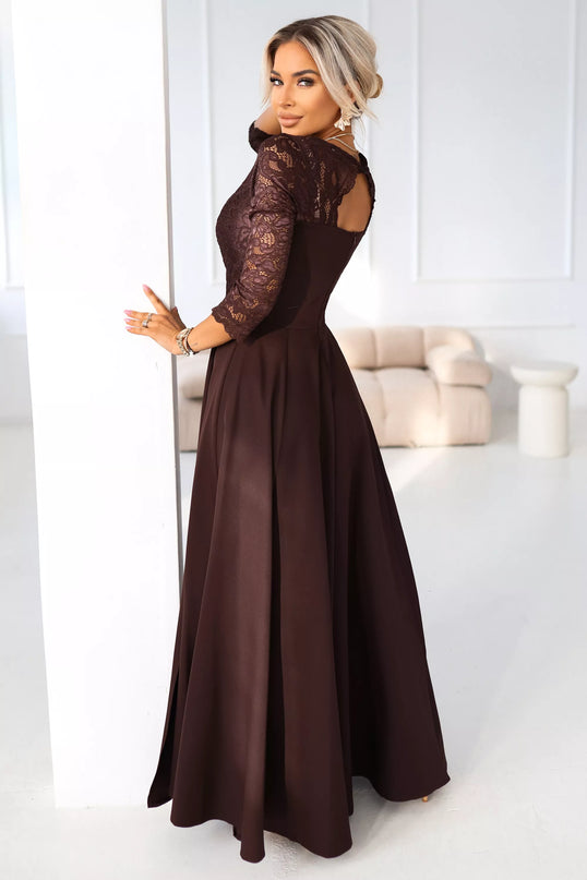 309-14 AMBER Elegantiška ilga nėriniuota suknelė su skeltuku – šokoladinė