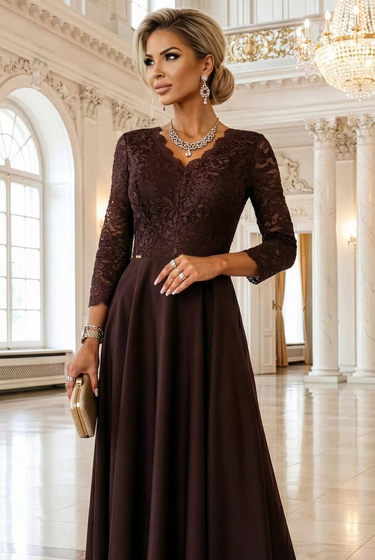 309-14 AMBER Elegantiška ilga nėriniuota suknelė su skeltuku – šokoladinė