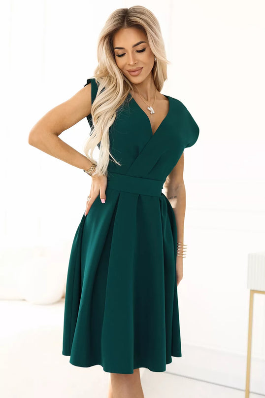 348-11 SCARLETT – platėjanti suknelė su „wrap“ stiliaus iškirpte – butelio žalia