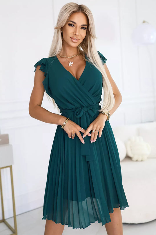 374-8 POLINA klostuota suknelė su iškirpte ir raukiniais – žalia