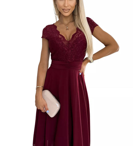 381-5 LINDA – šifoninė suknelė su nėriniuota iškirpte – BORDO