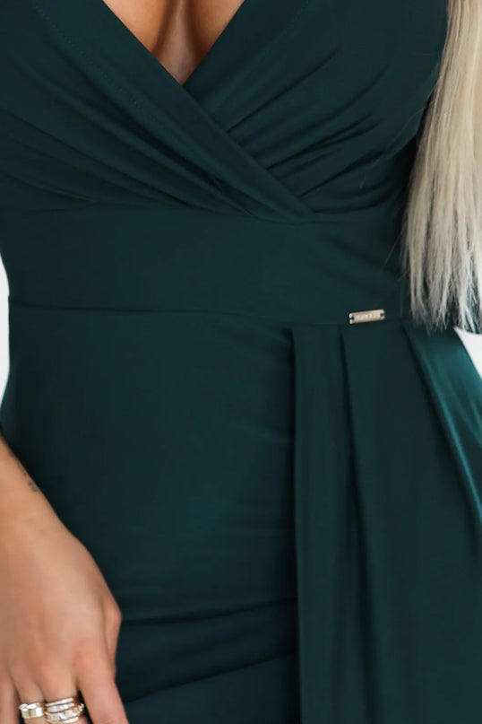 404-15 Elegantiška maksi suknelė su voko formos iškirpte ir skeltuku - butelio žalia