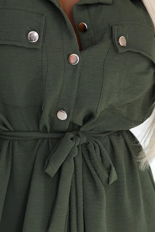 531-5 Midi marškinių stiliaus suknelė su auksinėmis sagomis ir diržu - KHAKI