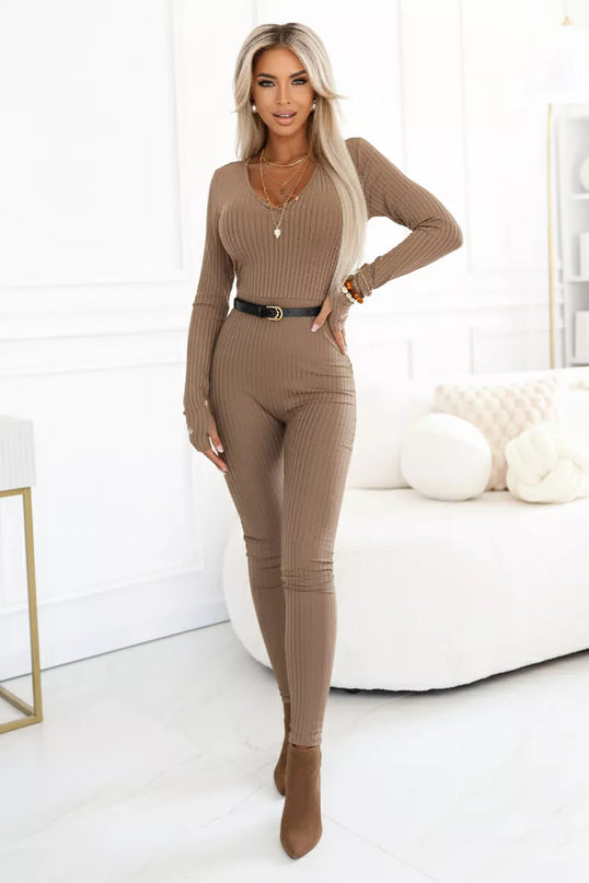619-1 Patogus ir elegantiškas briaunotas moteriškas kombinezonas su iškirpte - Mocha Mousse spalvos