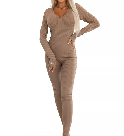 619-1 Patogus ir elegantiškas briaunotas moteriškas kombinezonas su iškirpte - Mocha Mousse spalvos