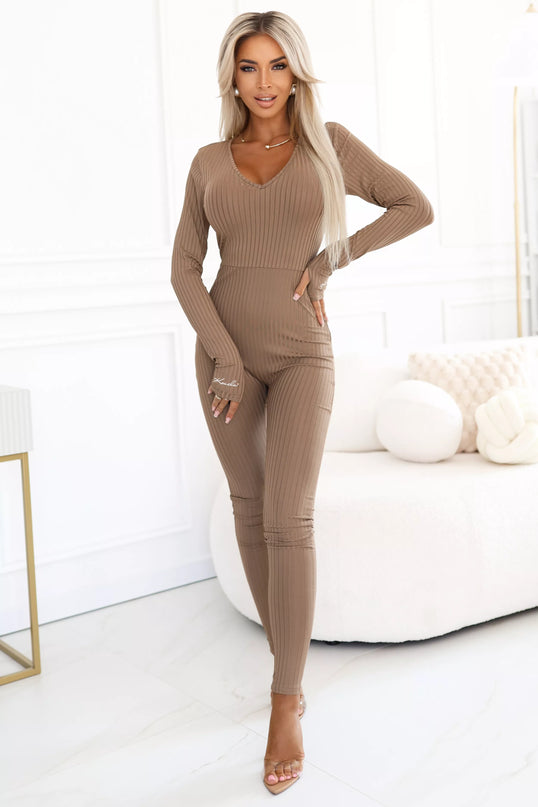 619-1 Patogus ir elegantiškas briaunotas moteriškas kombinezonas su iškirpte - Mocha Mousse spalvos
