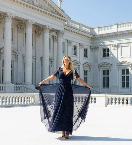 635-3 MELANIA ilga, blizganti suknelė su iškirpte ir trumpomis rankovėmis - tamsiai mėlyna