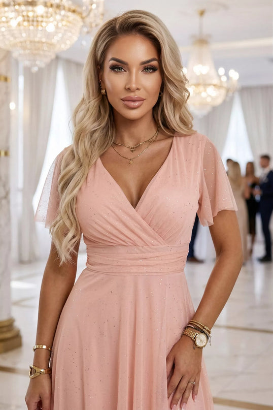 635-7 MELANIA Ilga blizgi suknelė su iškirpte ir trumpomis rankovėmis - persikų spalvos